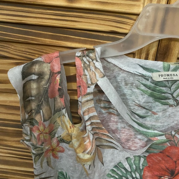 Lot of 2 Womens tops. - Picture 2 of 6